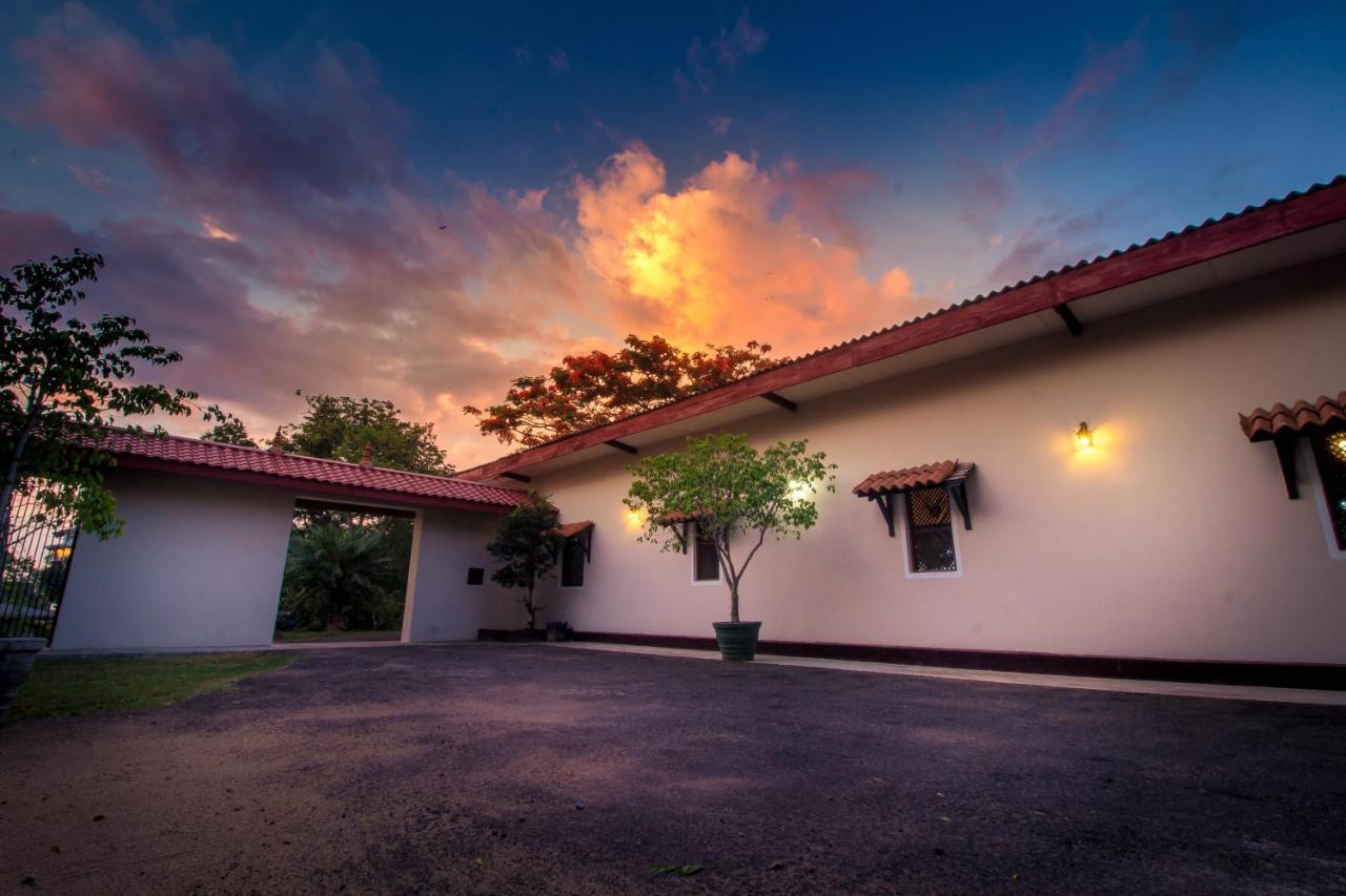 The Buena Vista Kandy Exteriér fotografie